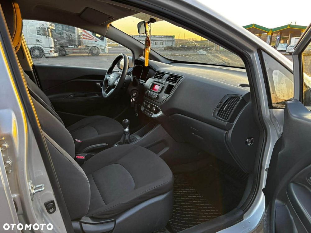 Kia Rio - 5