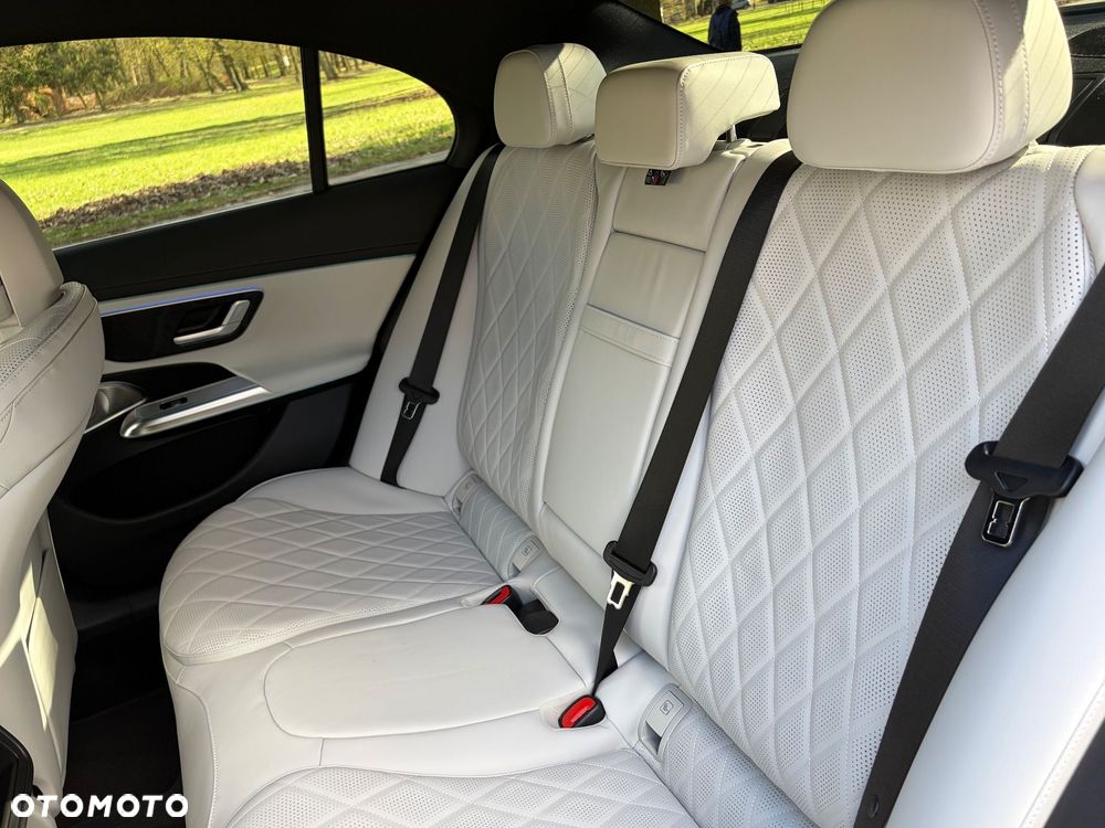 Mercedes-Benz Klasa E 220 d mHEV 4-Matic Exclusive 9G-Tronic - 23