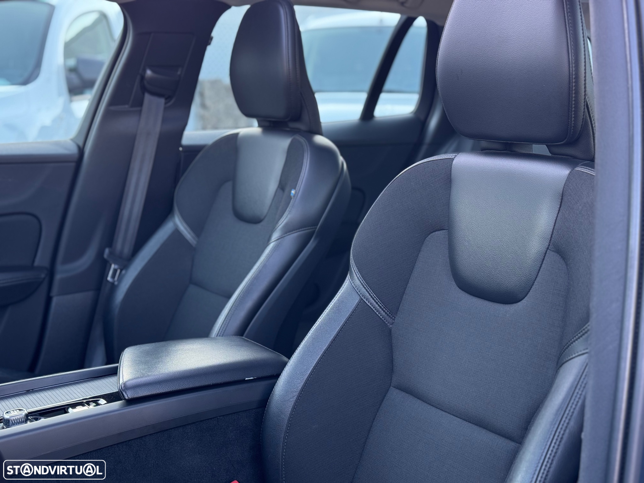 Volvo V60 2.0 D3 Momentum Geartronic - 21