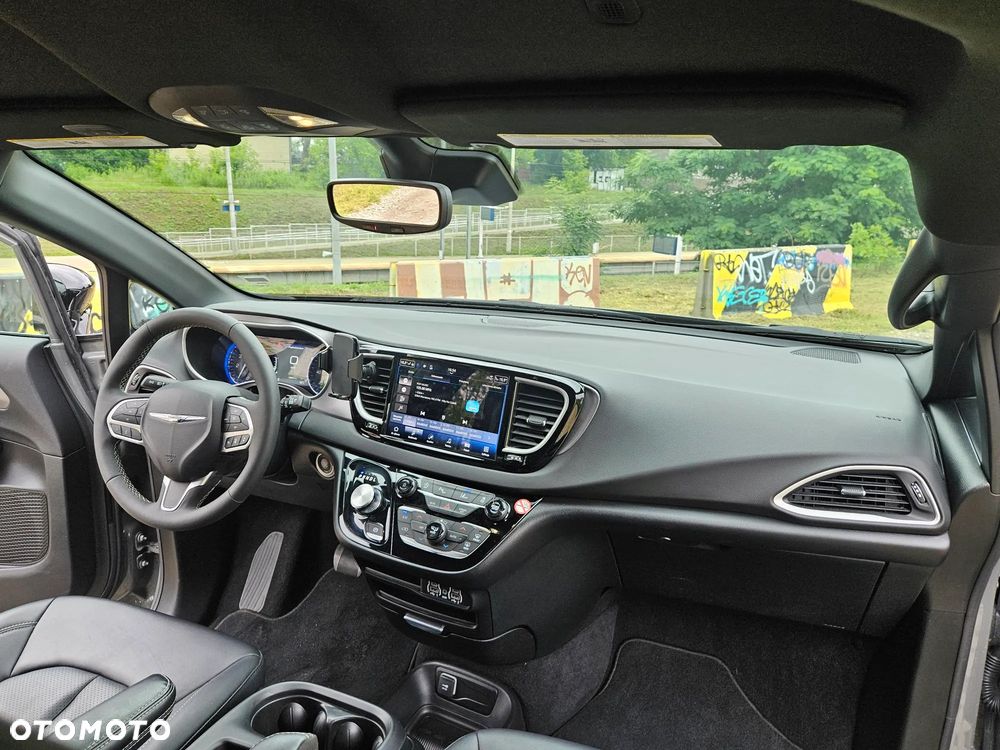 Chrysler Pacifica - 15