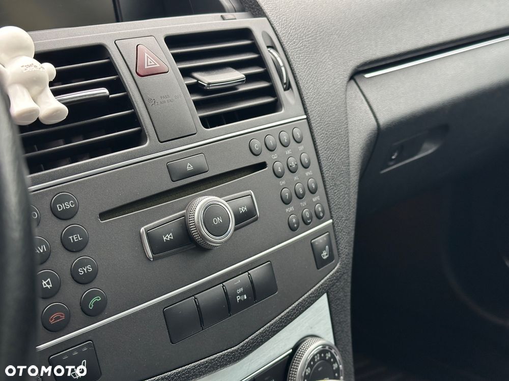 Mercedes-Benz Klasa C 180 T BlueEFFICIENCY 7G-TRONIC Avantgarde - 23