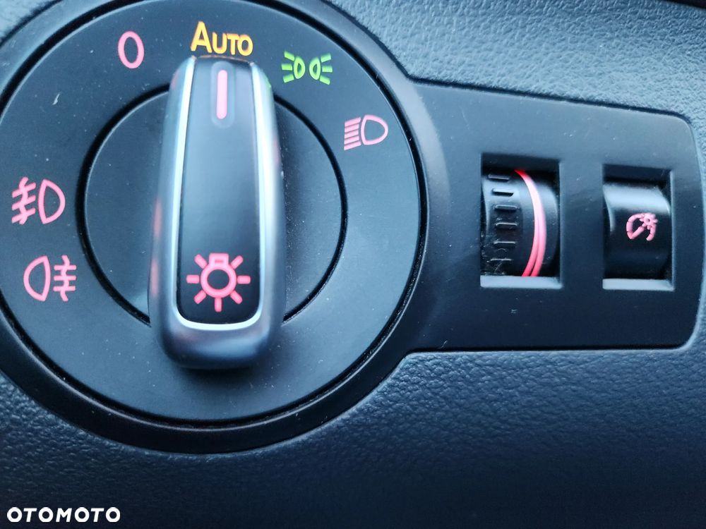 Volkswagen Touran 2.0 TDI Highline - 16