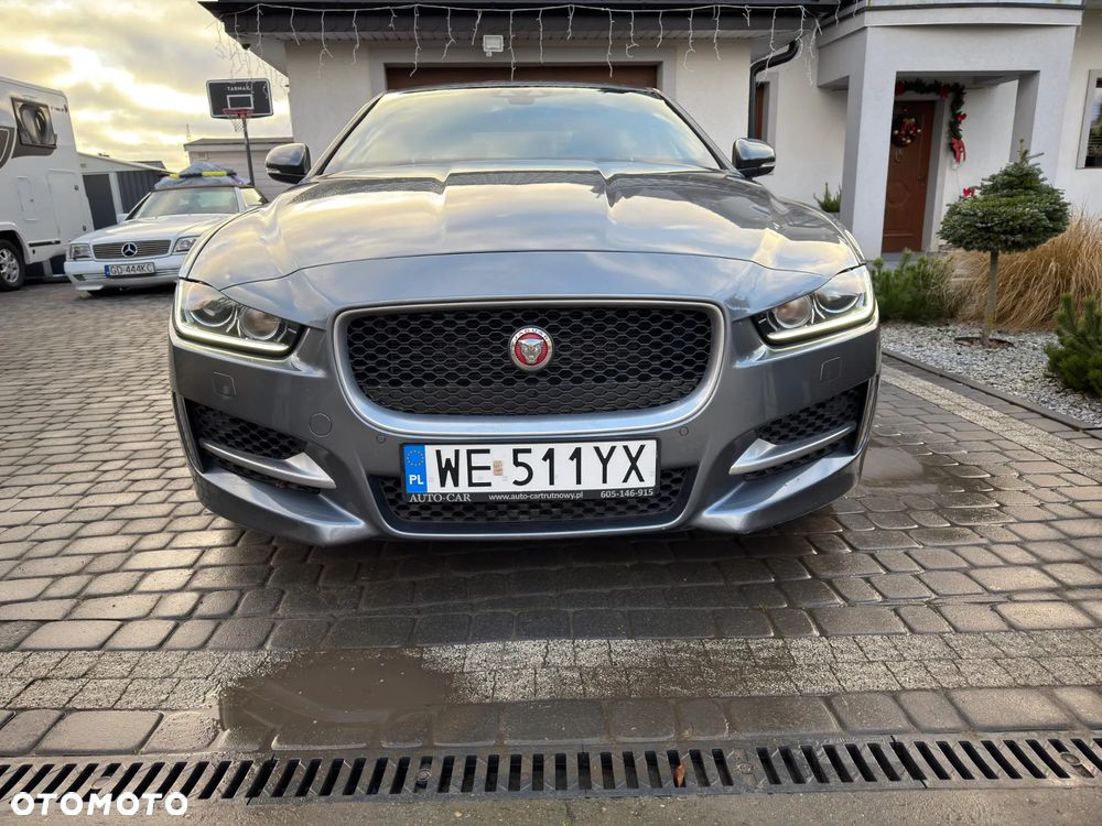 Jaguar XE 2.0 T R-Sport - 5
