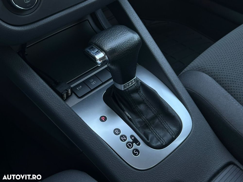 Volkswagen Golf 1.9 TDI Comfortline DSG - 26