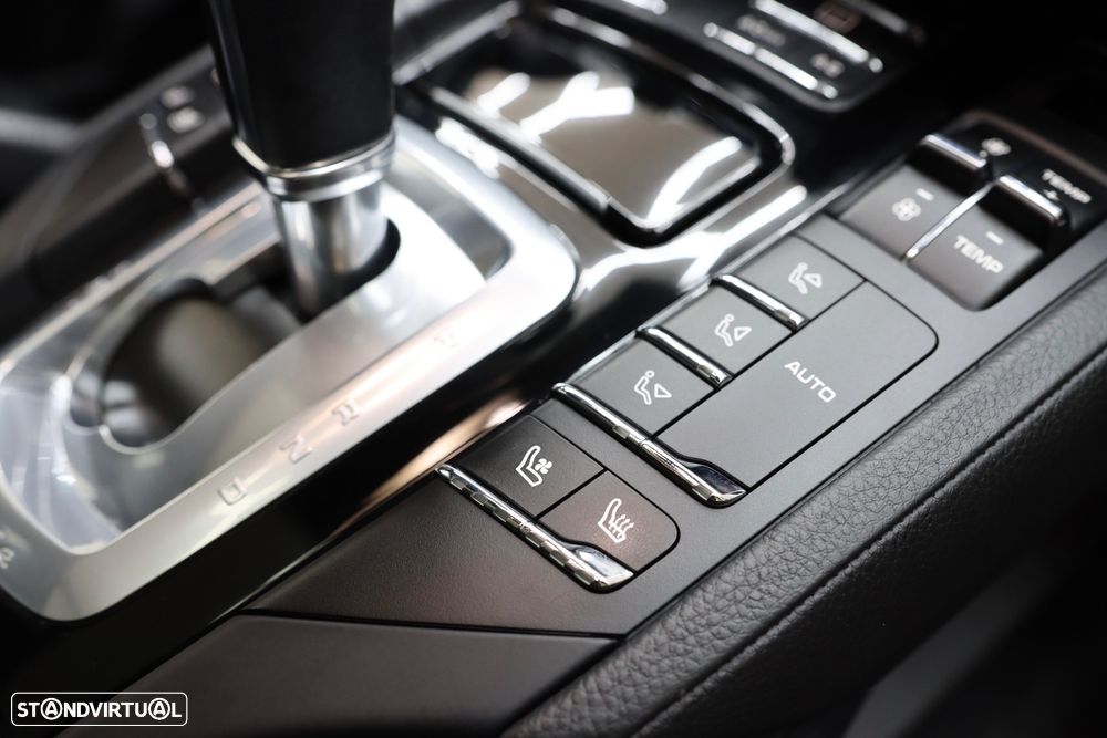 Porsche Cayenne - 26