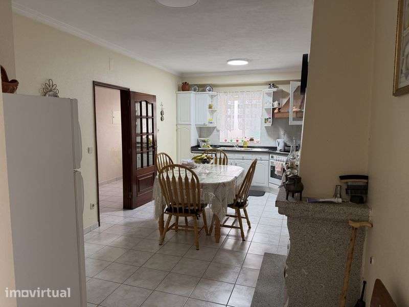 Vende-se moradia T4 no centro de Sendim, Miranda do Douro - Grande imagem: 4/12