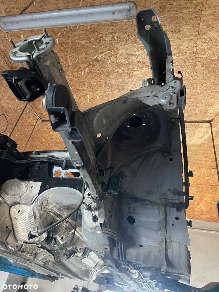 Karoseria buda kasta Bmw e38 ładna bez korozji z ciepłego kraju - 3