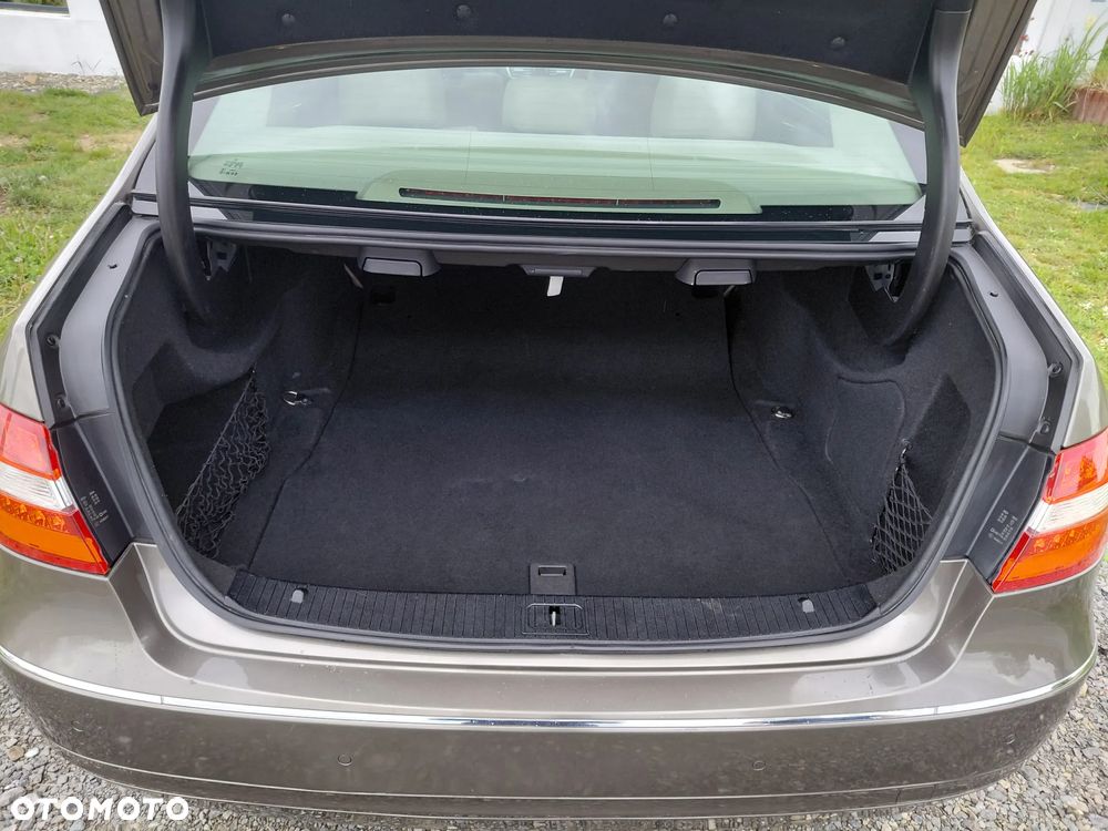 Mercedes-Benz Klasa E 200 CDI DPF BlueEFFICIENCY 7G-TRONIC Elegance - 9