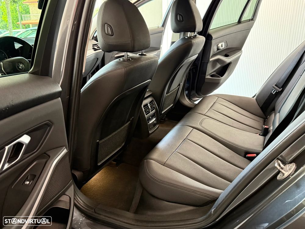 BMW 318 d Aut. Luxury Line - 26