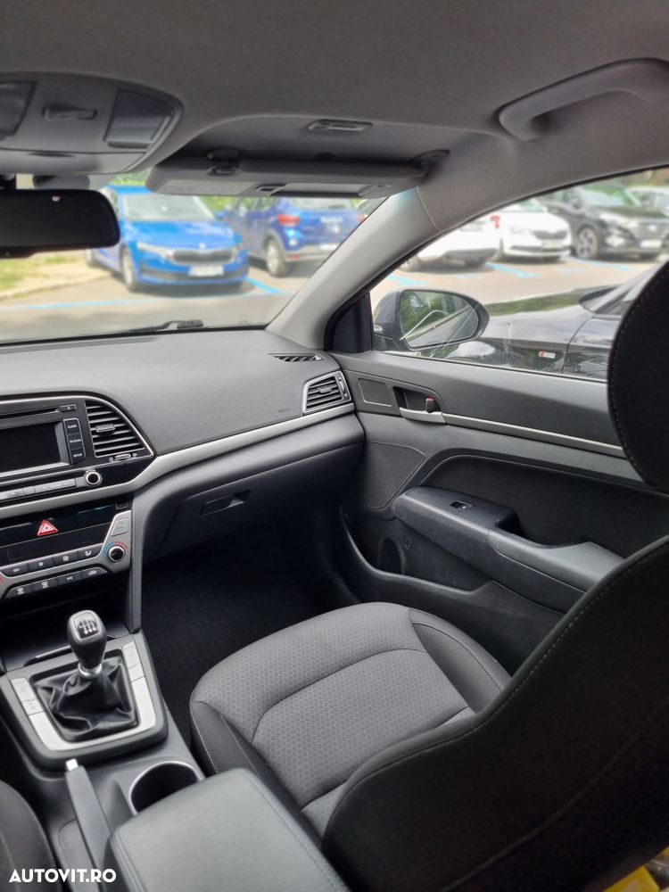 Hyundai Elantra 1.6 CRDI Highway - 10