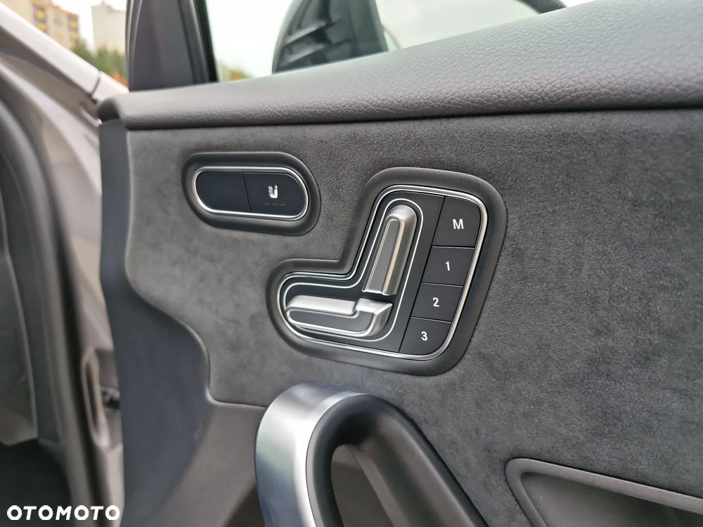 Mercedes-Benz Klasa A 250 e PHEV AMG Line 8G-DCT - 30