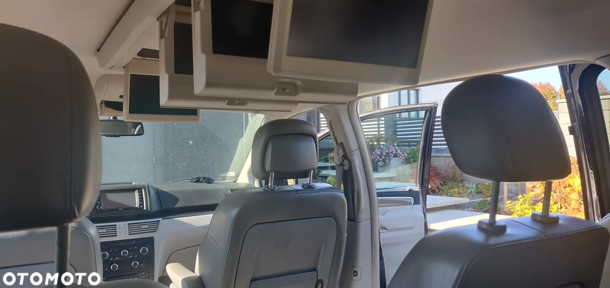 Volkswagen Routan - 10