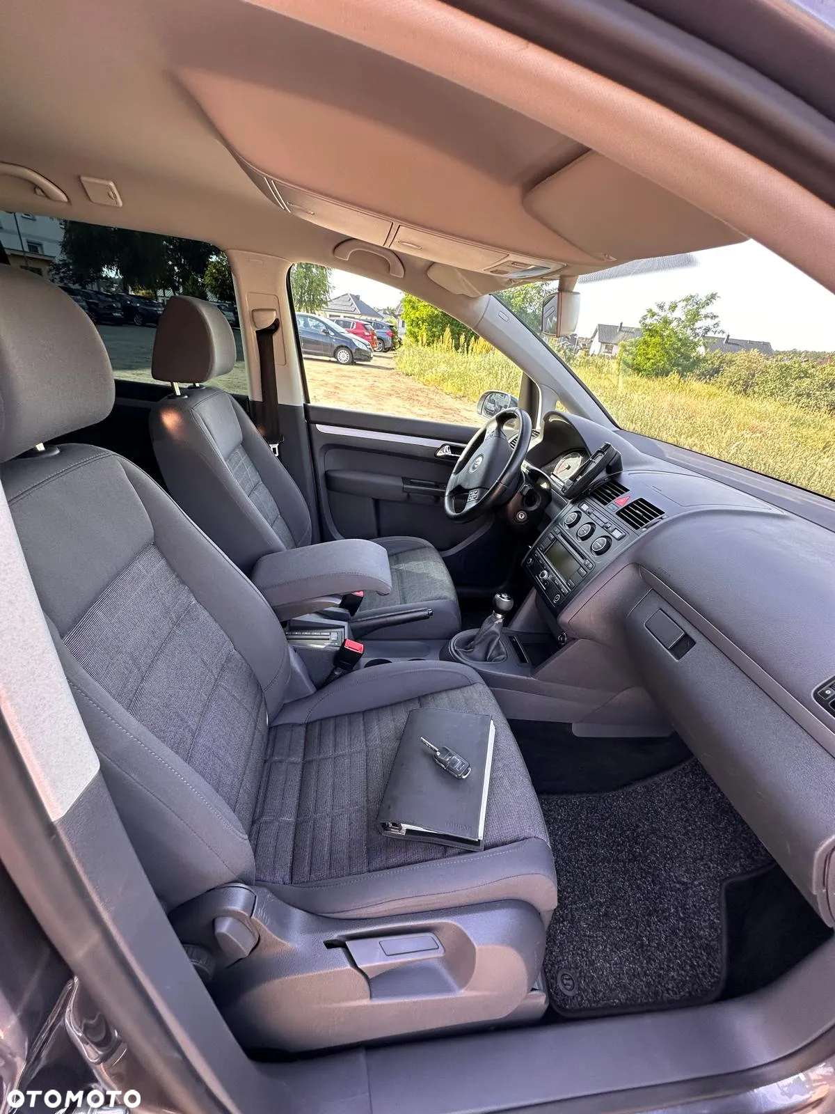Volkswagen Touran 2.0 TDI DPF Trendline - 12