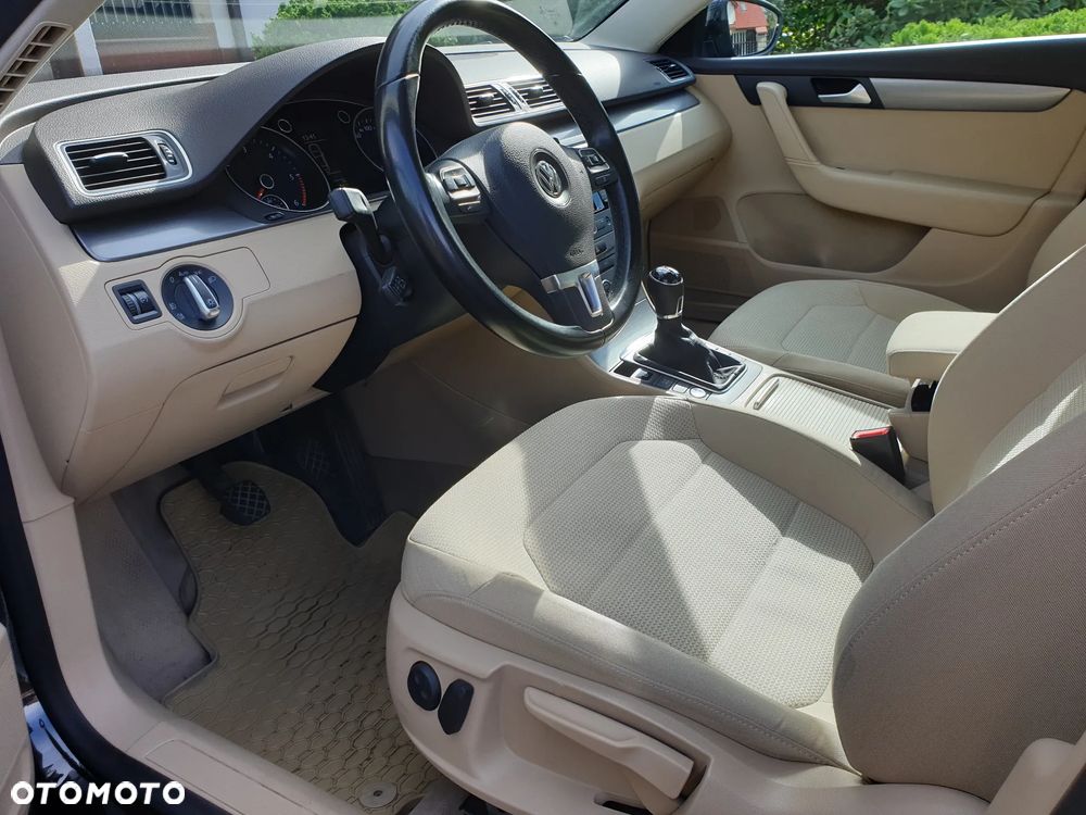 Volkswagen Passat 2.0 TDI Comfortline - 5