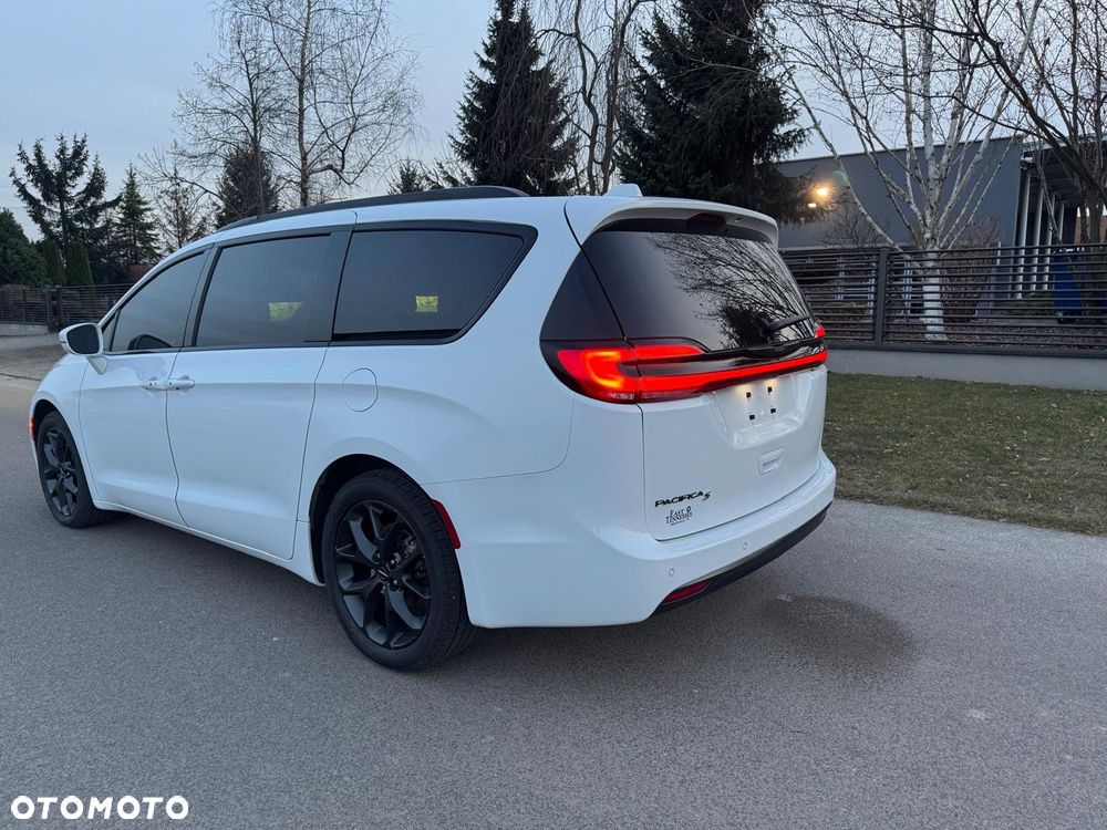 Chrysler Pacifica - 10