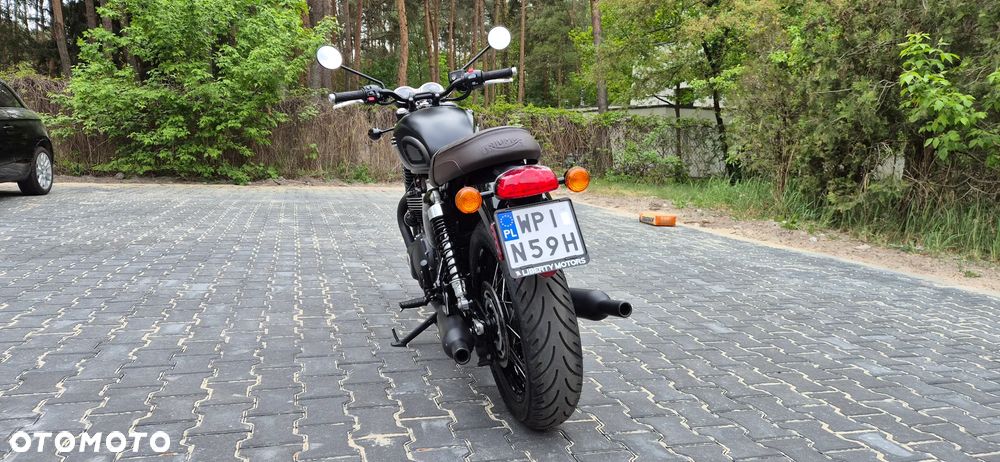 Triumph Bonneville - 8