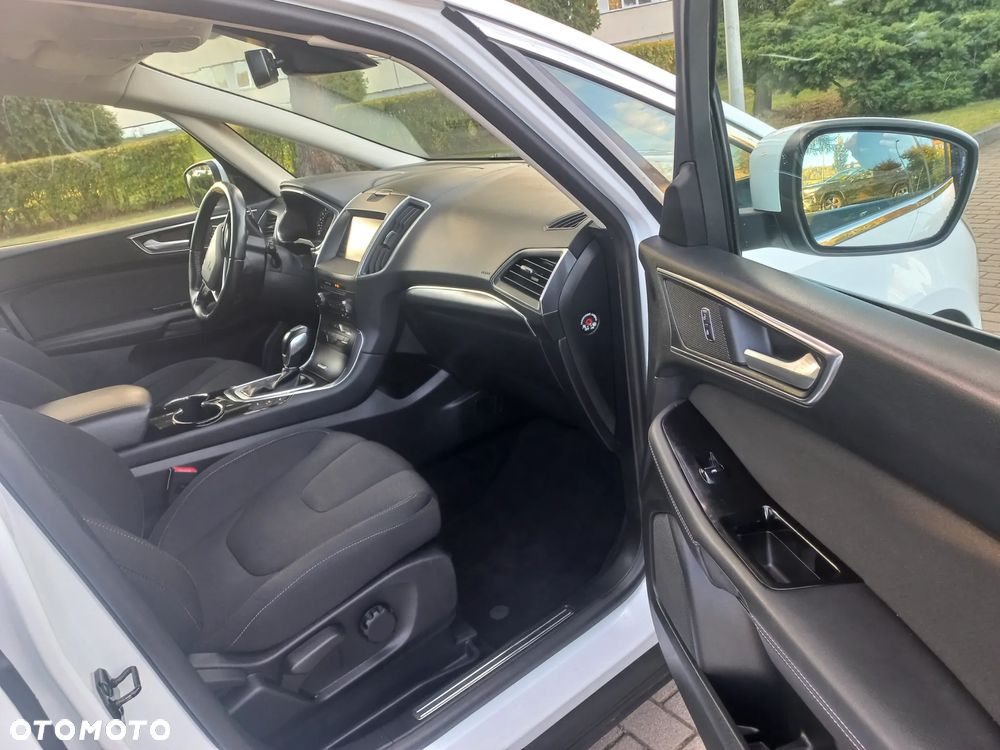 Ford S-Max - 17