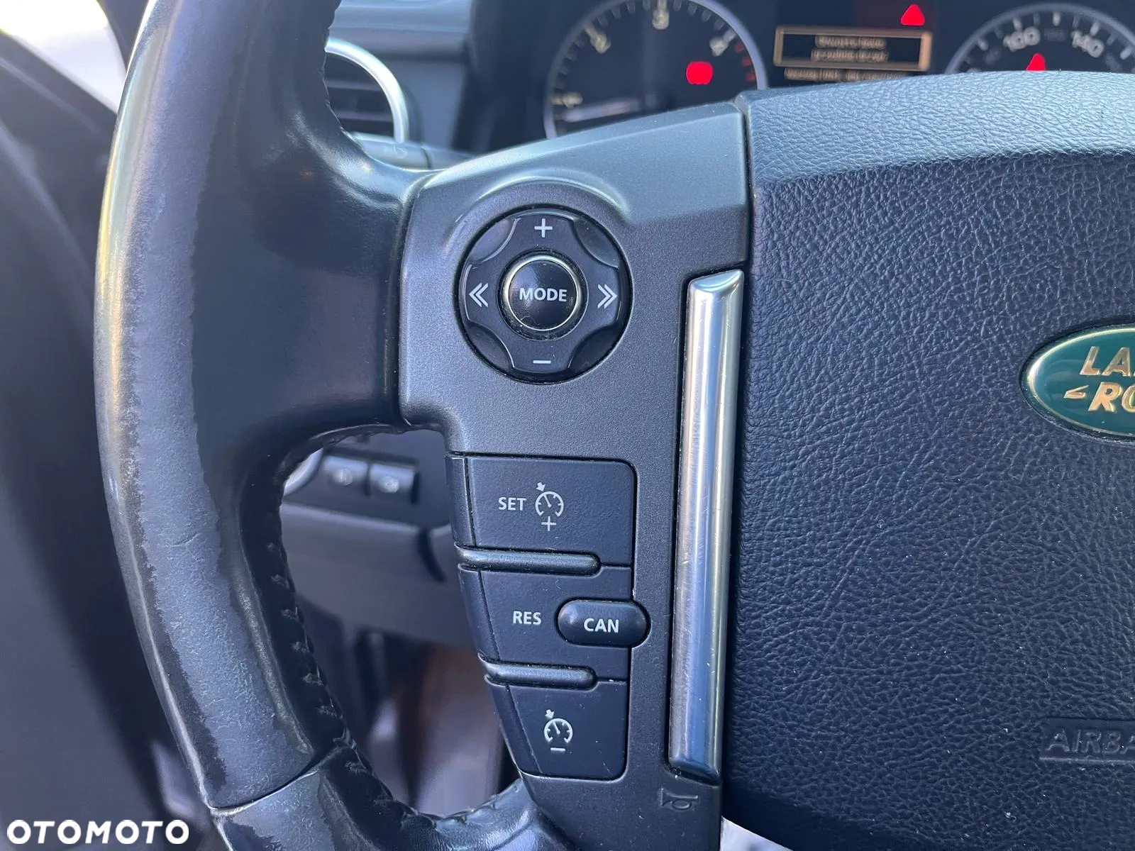 Land Rover Discovery IV 2.7D V6 HSE - 26