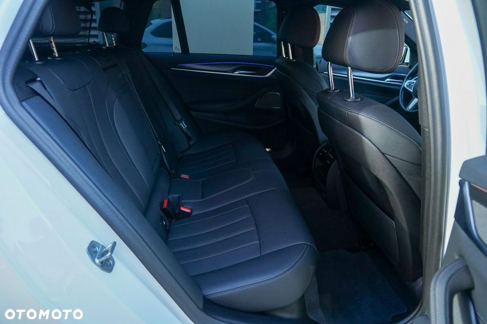 BMW Seria 5 530i xDrive mHEV M Sport sport - 38