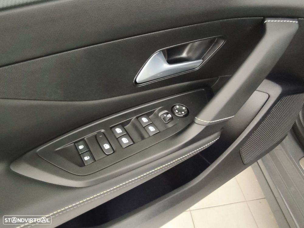 Peugeot e-308 58 kWh GT - 17