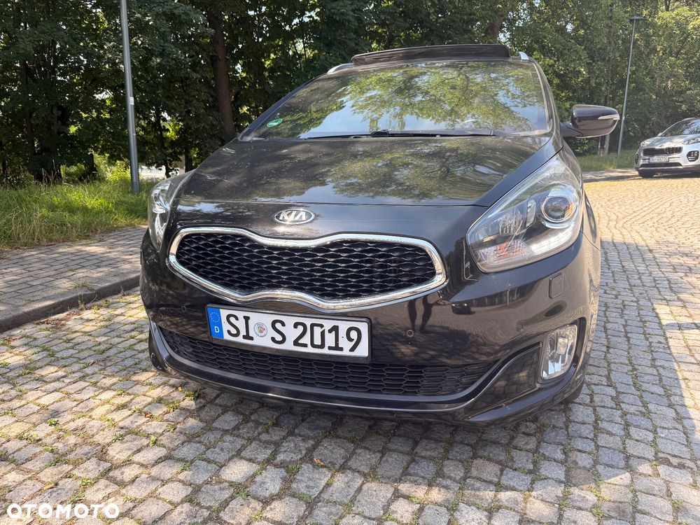 Kia Carens - 4