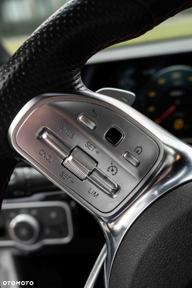 Mercedes-Benz CLA - 12
