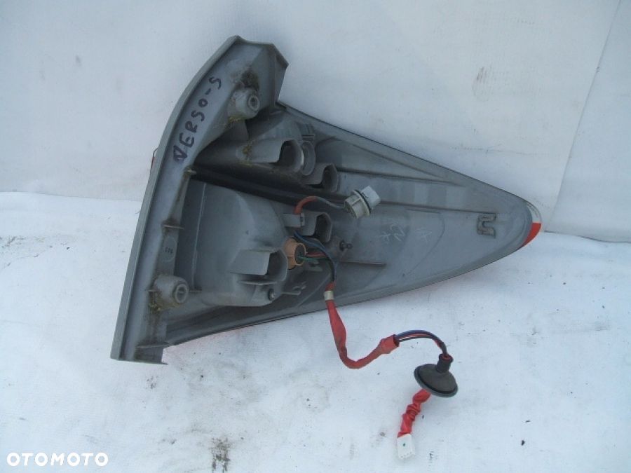 TOYOTA VERSO S VERSO-S LAMPA TYŁ TYLNA lewa - 3