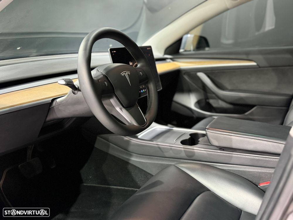 Tesla Model 3 Long-Range Dual Motor AWD - 28