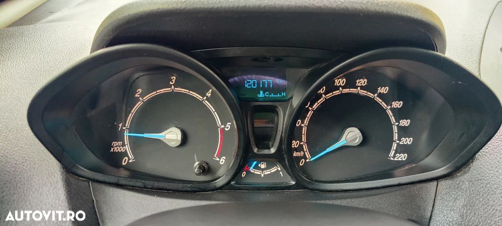 Ford Tourneo Courier - 21