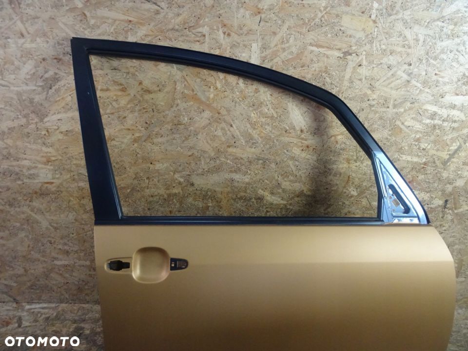 DRZWI PRAWY PRZÓD TOYOTA COROLLA VERSO 2.0 D4D - 2