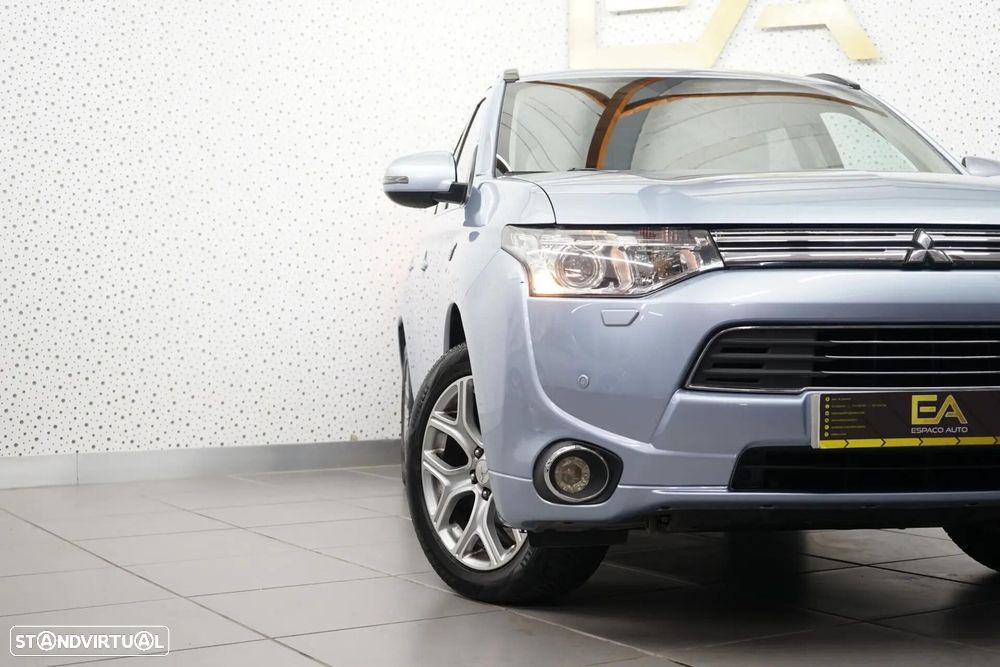 Mitsubishi Outlander 2.0 4WD - 6