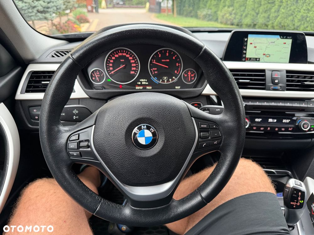 BMW Seria 3 320d Efficient Dynamic Edition Sport Line - 29