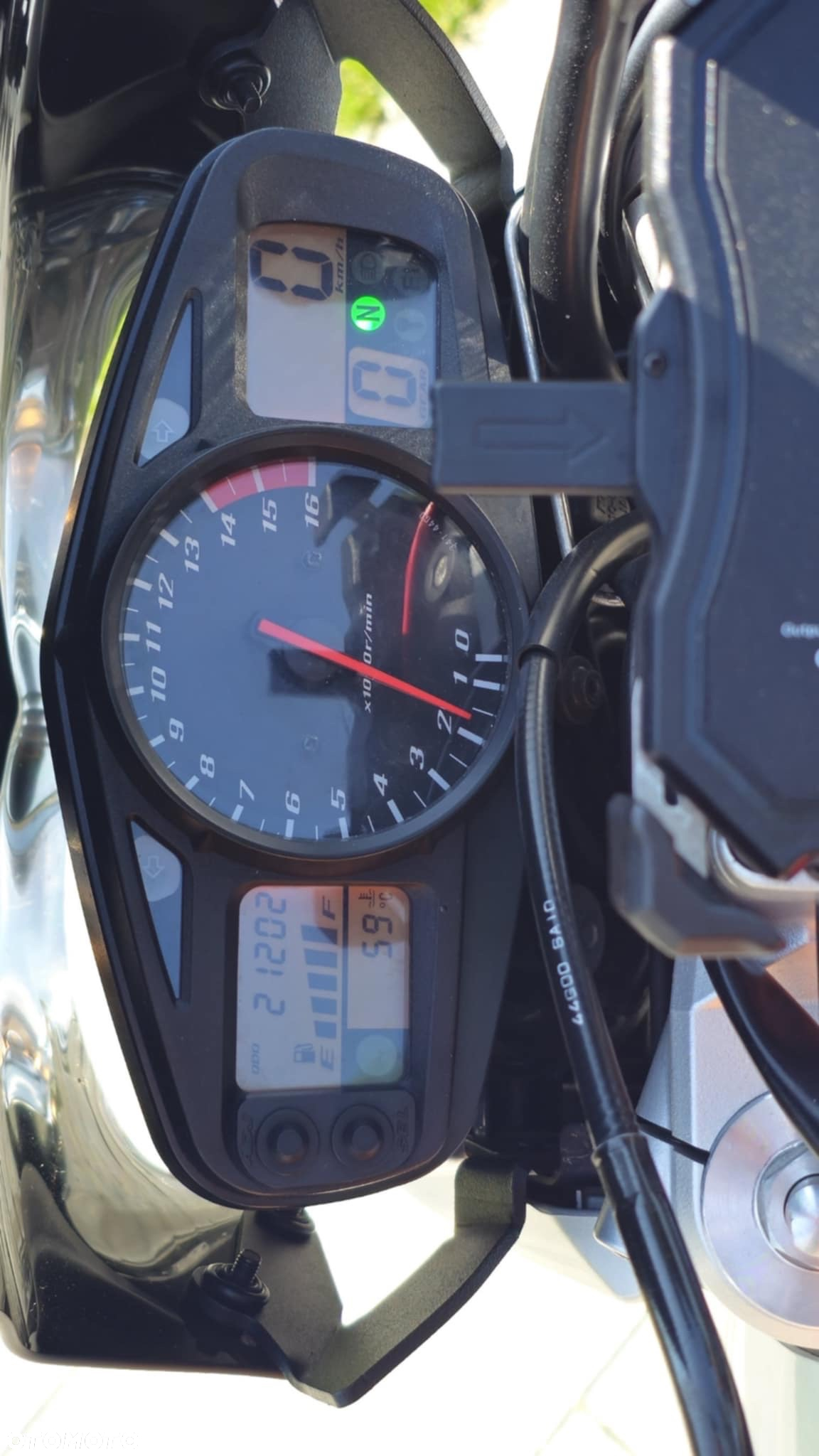 Suzuki GSR - 5