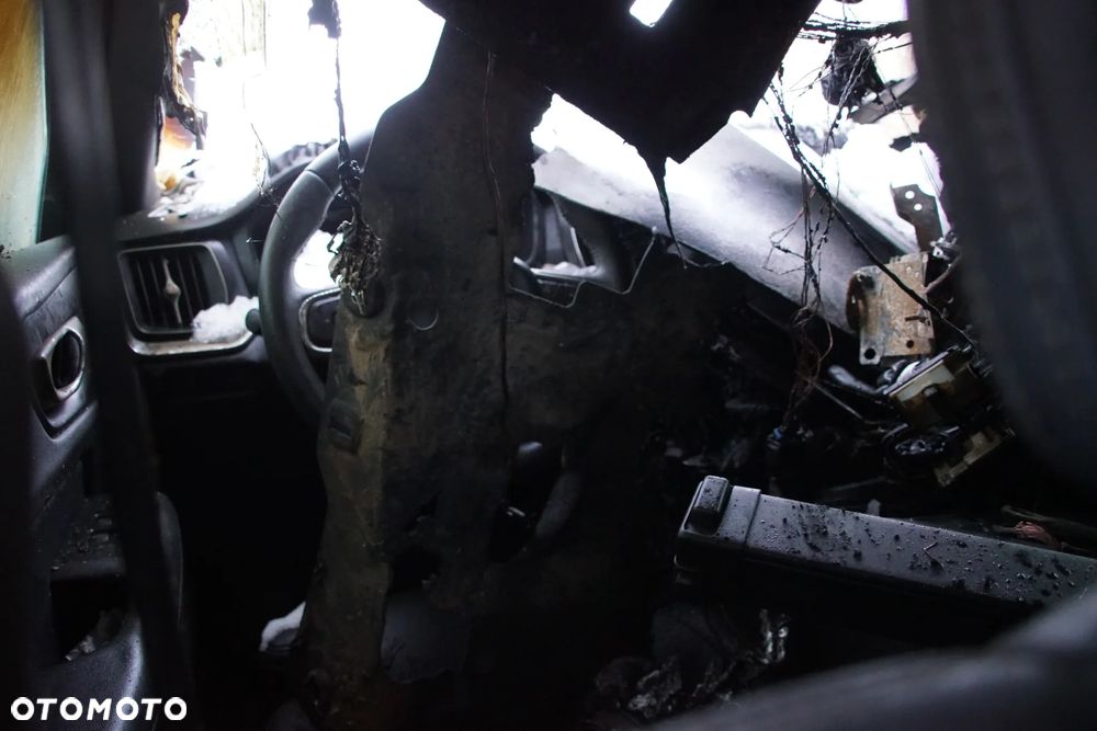 Auto na części - Volvo V60 II 2.0 T6 310 KM B4204T29 TG-81SC 714 2019R Drzwi Klapa Lampa Zderzak Lusterko Szyba Felga Ćwiartka Deska Kokpit Sterownik Moduł Czujnik - 8