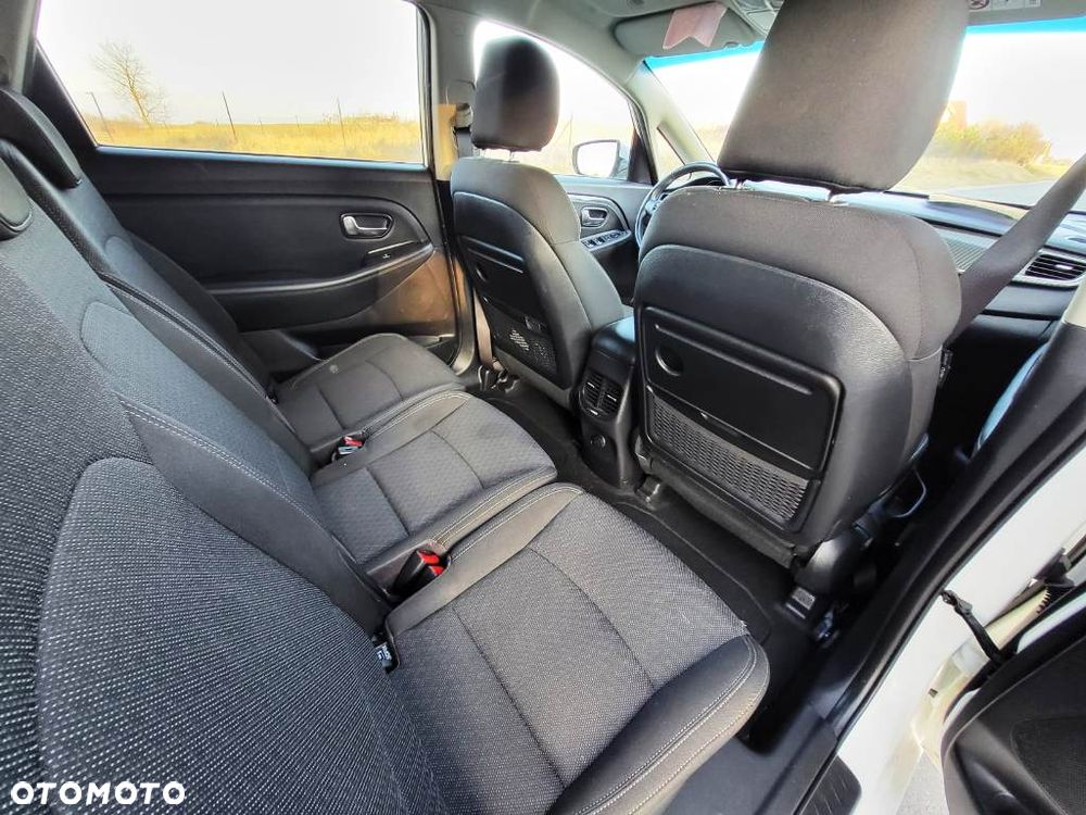 Kia Carens 1.6 GDI L 7os - 12
