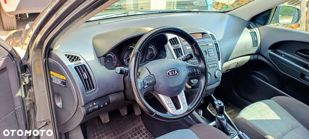 Kia Ceed - 12
