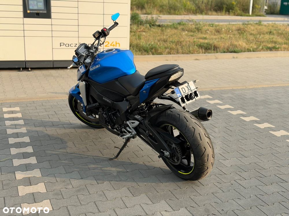 Suzuki GSX - 12
