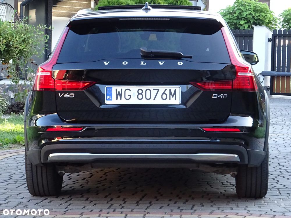 Volvo V60 Cross Country B4 D AWD Plus - 14
