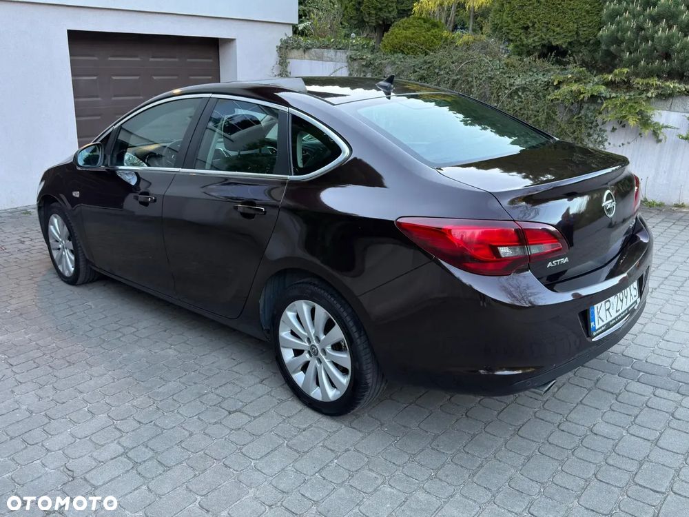 Opel Astra 1.4 T Cosmo - 4