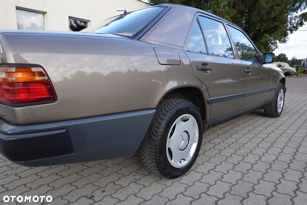 Mercedes-Benz W124 (1984-1993) - 19