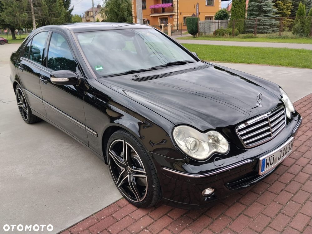 Mercedes-Benz Klasa C 180 Kompressor Automatik Avantgarde Sport Edition - 26