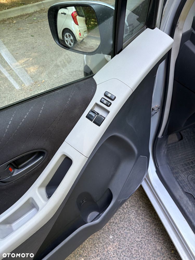 Toyota Yaris 1.3 Sol - 5