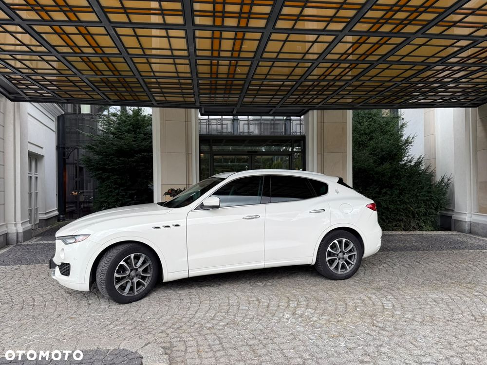 Maserati Levante Essence - 2