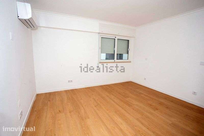 Excelente apartamento T4, próximo do Marquês de Pombal - Grande imagem: 3/12