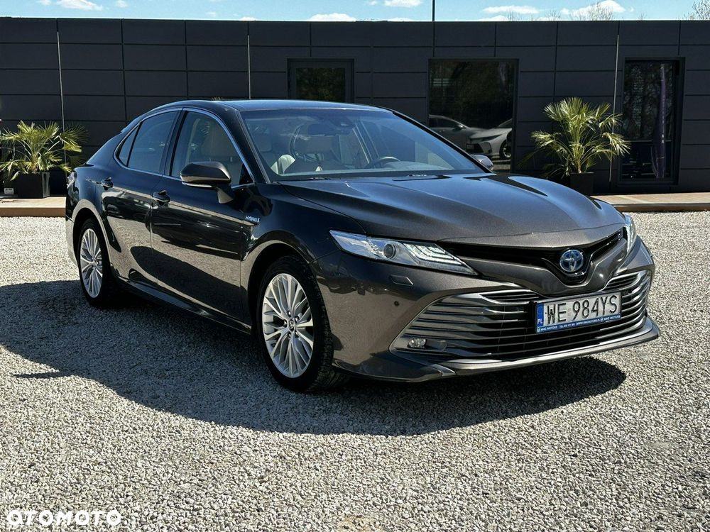 Toyota Camry - 1