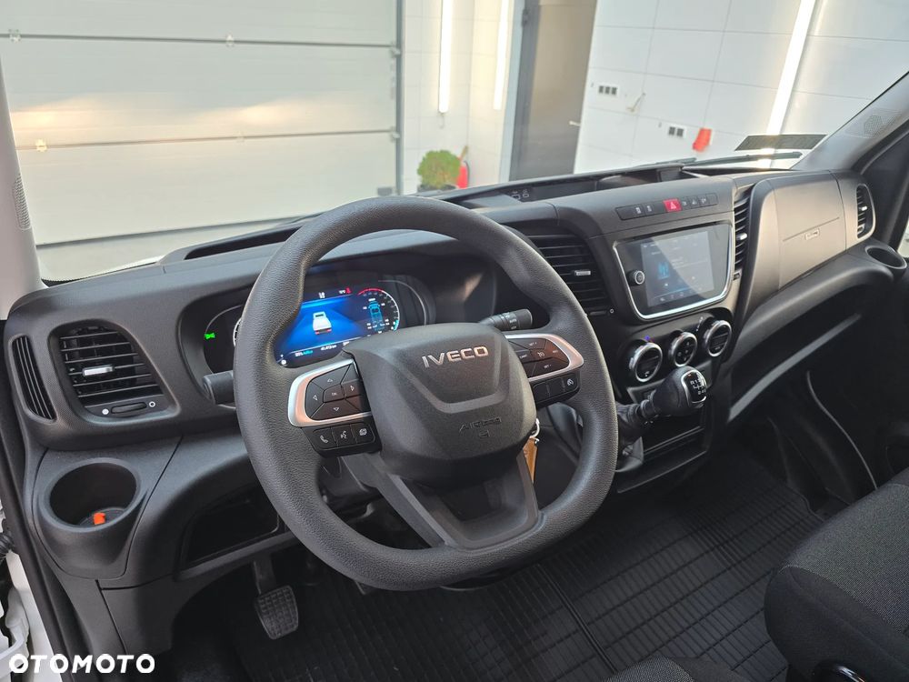 Iveco DAILY 35C16 / 50C16 KONTENER 8PALET WINDA DHOLLANDIA 750Kg 41Tyś km SERWIS ASO IVECO DO OSTATNIEGO Km STAN NOWY NOWY NOWY NA GWARANCJI BOGATA OPCJA WYPOSAŻENIA ASYSTENTY KIEROWCY TEMPOMAT KLIMA KAMERA COFANIA FOTEL KIEROWCY PNEŁMATYCZNY - 30