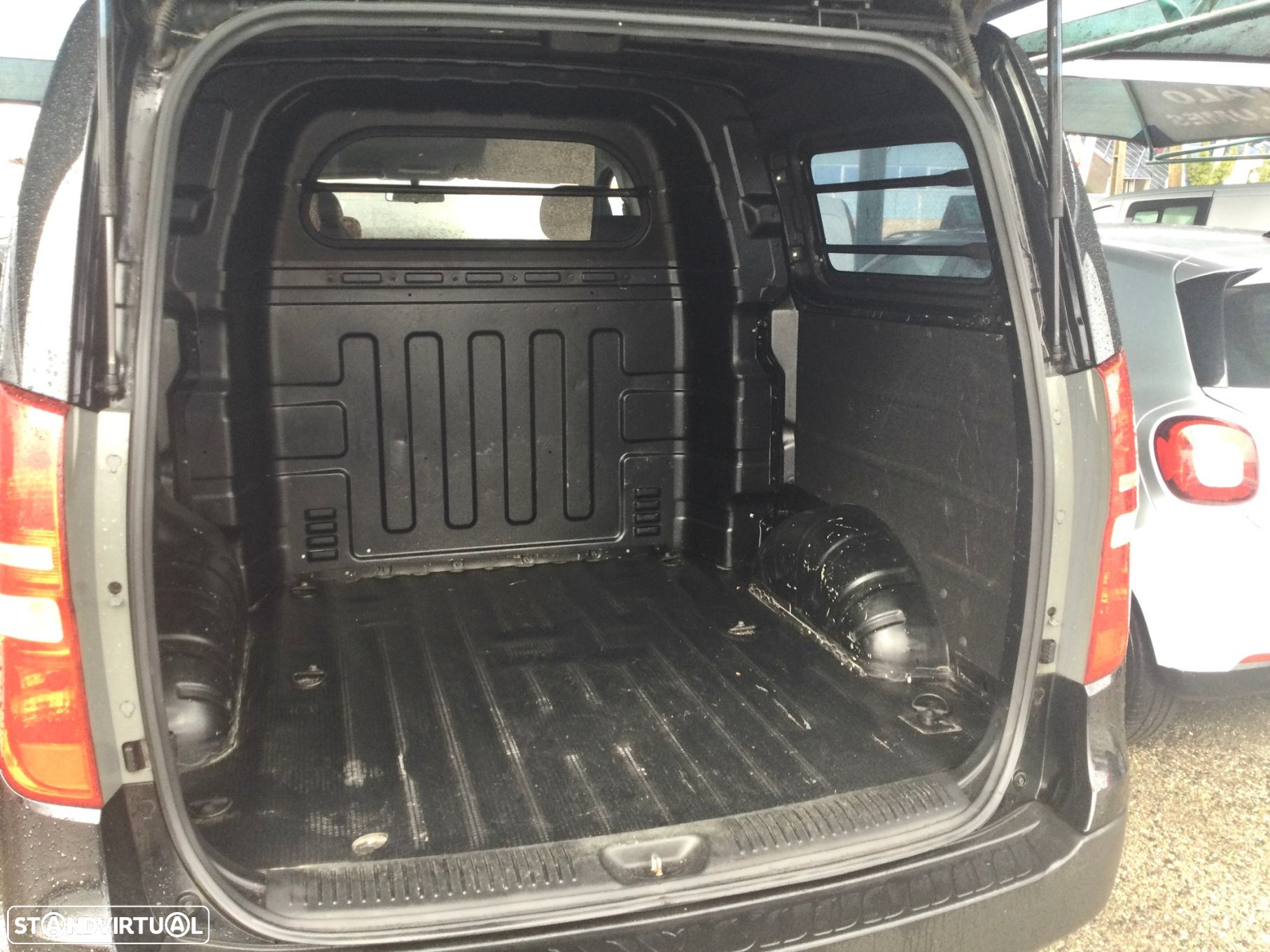Hyundai H-1 - 11