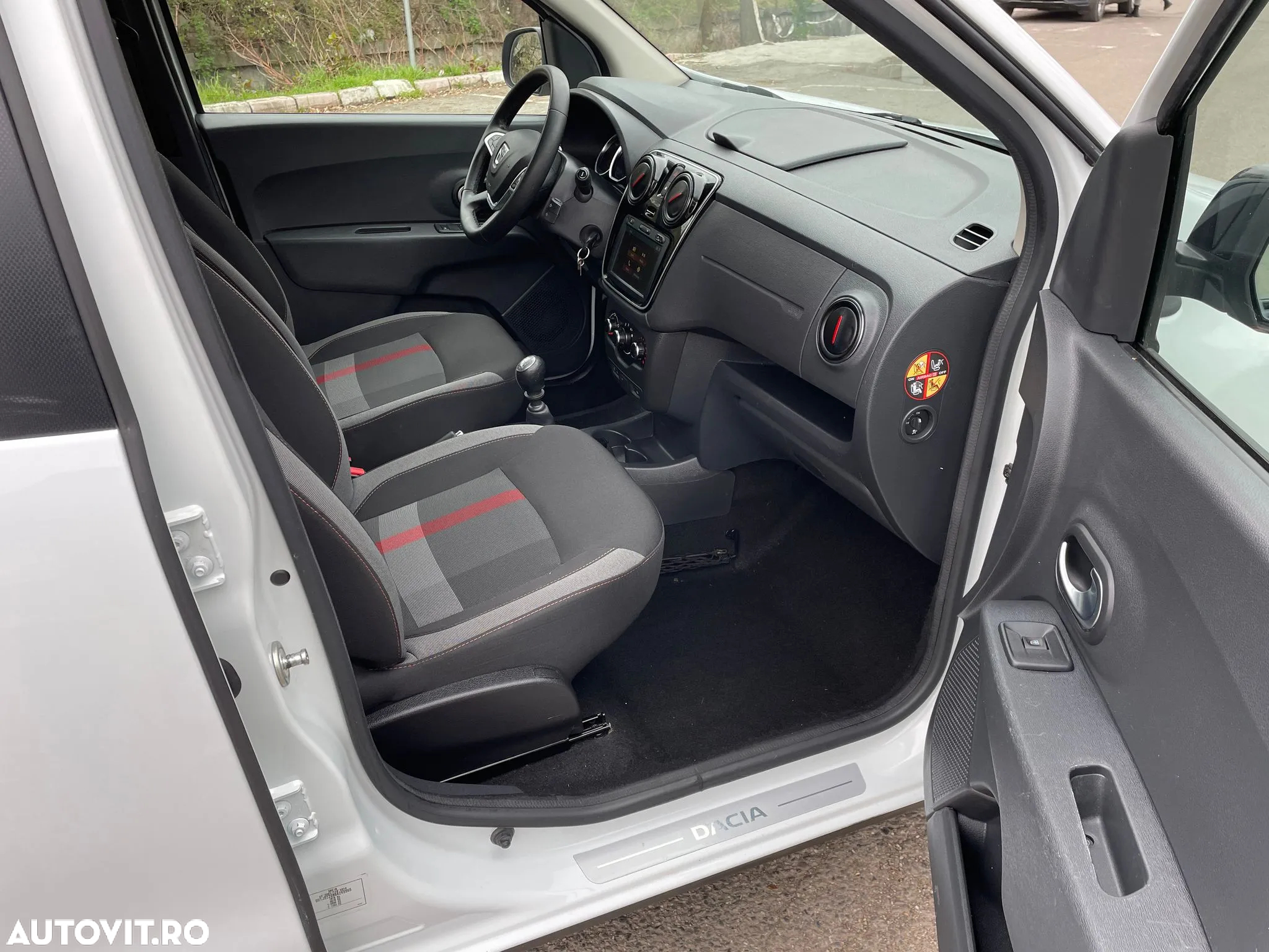Dacia Lodgy TCe 130 GPF Stepway - 7