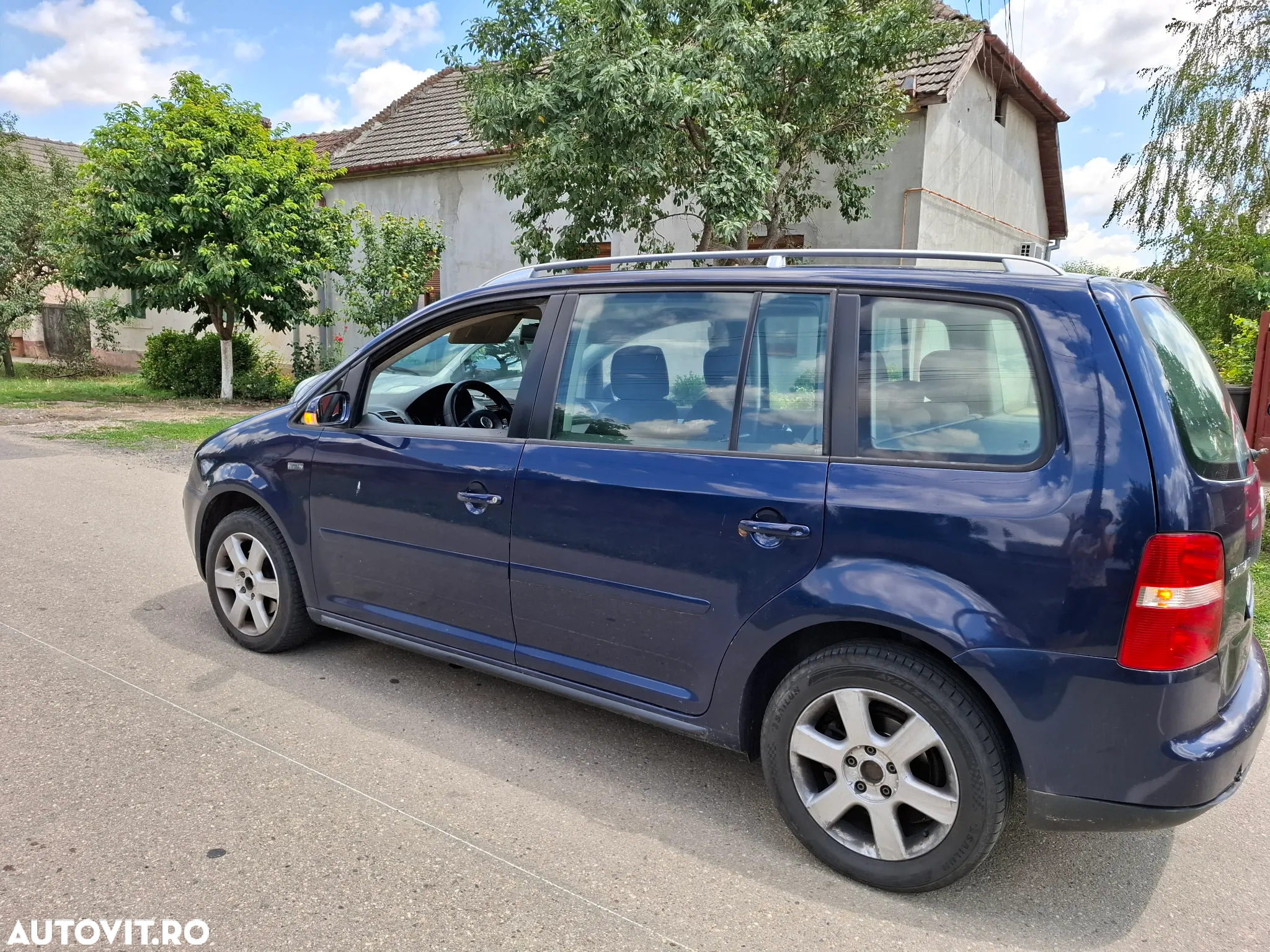 Volkswagen Touran 1.9TDI Trendline Aut - 4