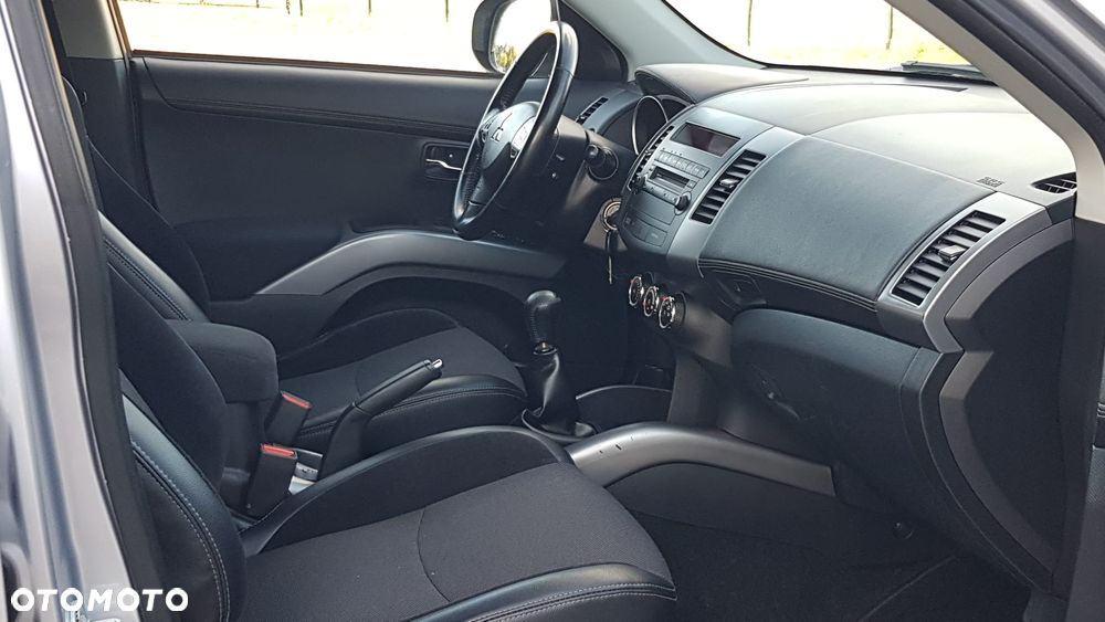 Mitsubishi Outlander 2.0 2WD Invite - 17